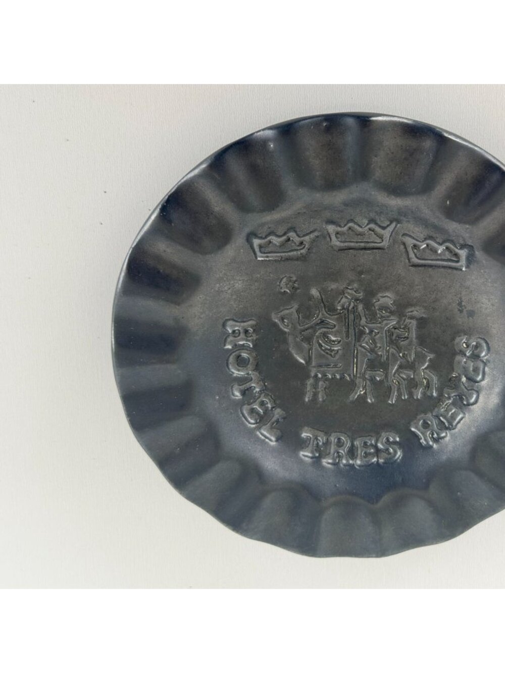 Hotel Tres Reyes Ceramica Bariloche Vintage Black Ceramic Ashtray With Embossed